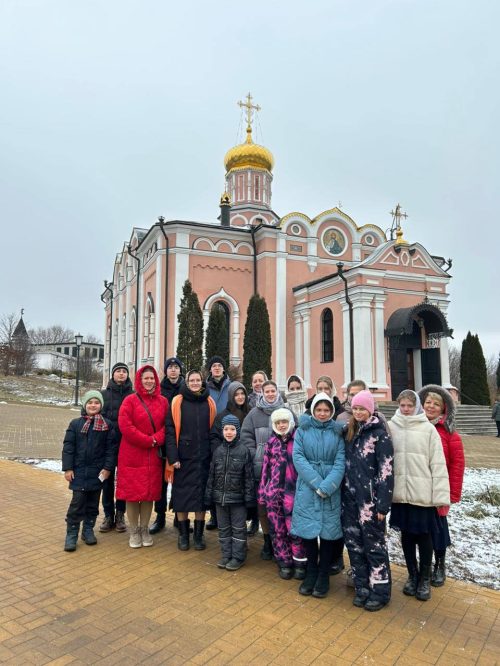 Детский клиросный хор храма Владимирской иконы Божией Матери в Виноградове совершил паломничество по Подмосковью и Рязани