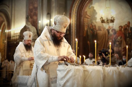 В праздник Крещения Господня архиепископ Егорьевский Матфей сослужил митрополиту Воскресенскому Дионисию за Божественной литургией в Храме Христа Спасителя