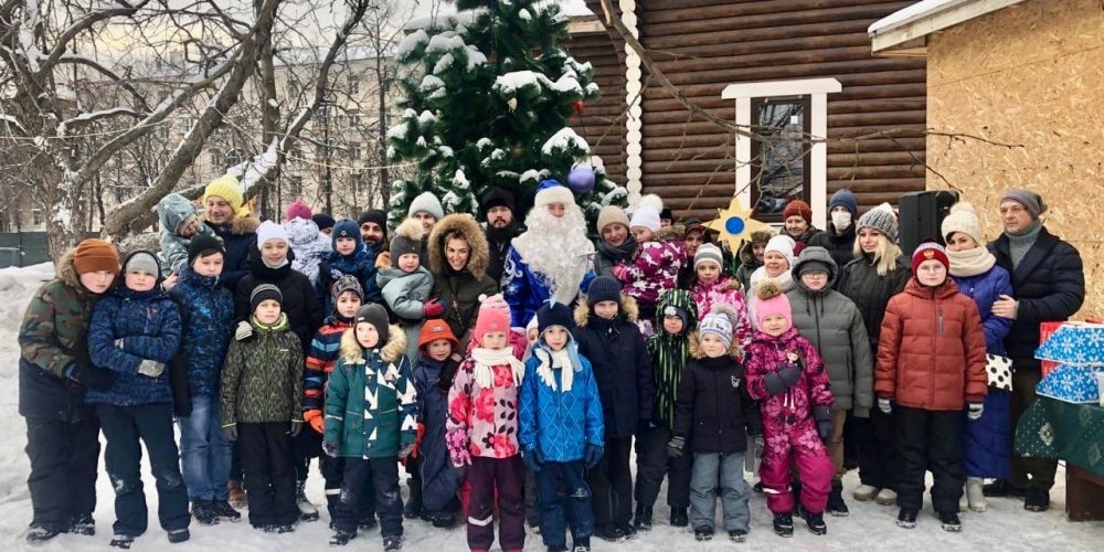 На территории храма свт. Макария (Невского), состоялся детский праздник, посвящённый Рождеству Христову