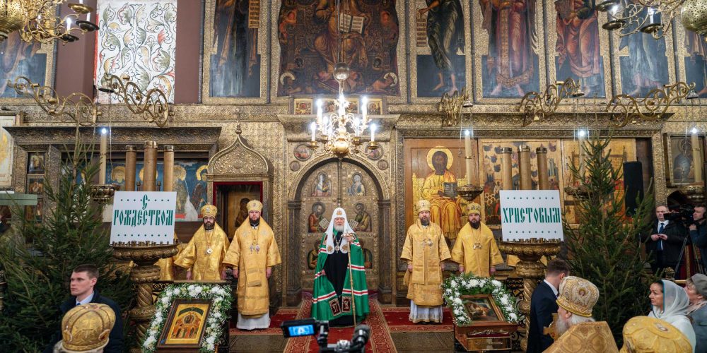 В праздник Собора Пресвятой Богородицы митрополит Арсений сослужил Святейшему Патриарху Кириллу за Литургией в Успенском соборе Московского Кремля