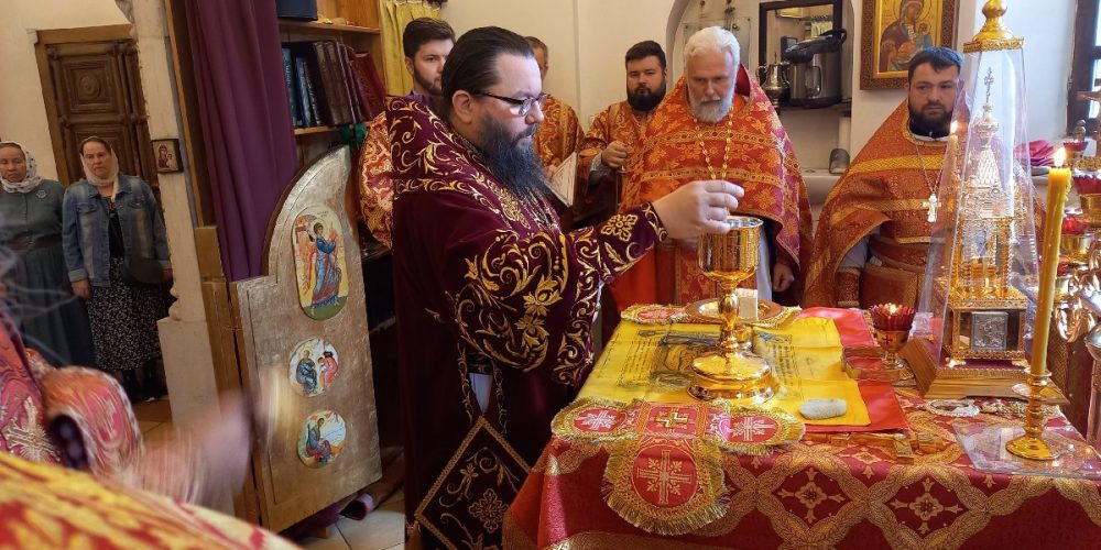 Архиерейское Богослужение в храме священномученика Владимира, митрополита Киевского, в Свиблово