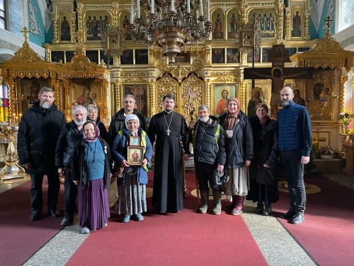 Храм Рождества Пресвятой Богородицы во Владыкине посетили паломники из Архангельска