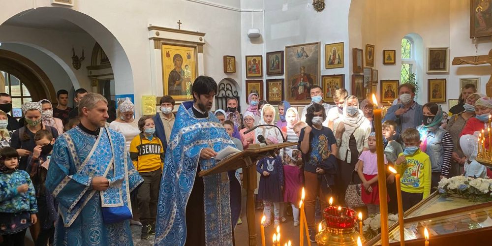 Молодежь храма иконы Божией Матери «Живоносный Источник» в Бибиреве провела «День знаний» для детей