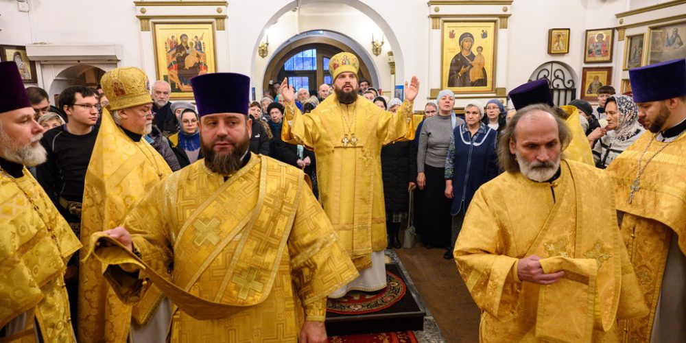 В Неделю 23-ю по Пятидесятнице Митрополит Арсений совершил Божественную литургию в храме «Живоносный Источник» в Бибиреве