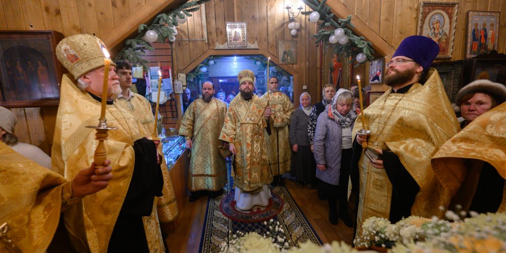 Митрополит Арсений возглавил всенощное бдение в храме святителя Николая Чудотворца в Отрадном