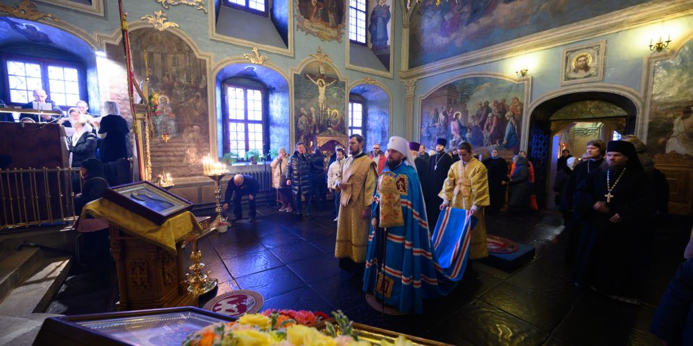 Митрополит Арсений совершил Божественную литургию в храме святителя Николая Чудотворца, Патриаршего подворья храмов Николо-Перервинского монастыря