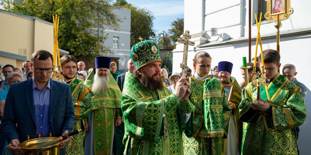 Митрополит Арсений совершил Божественную Литургию в храме преподобного Симеона Столпника за Яузой