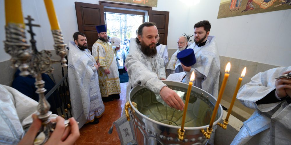 В праздник Крещения Господня митрополит Арсений совершил Литургию и чин великого освящения воды в храме Живоначальной Троицы в Усадьбе Свиблово