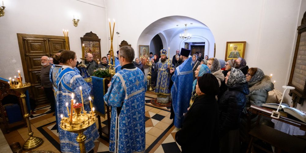 Митрополит Арсений возглавил всенощное бдение в храме священномученика Владимира, митрополита Киевского, в Свиблово