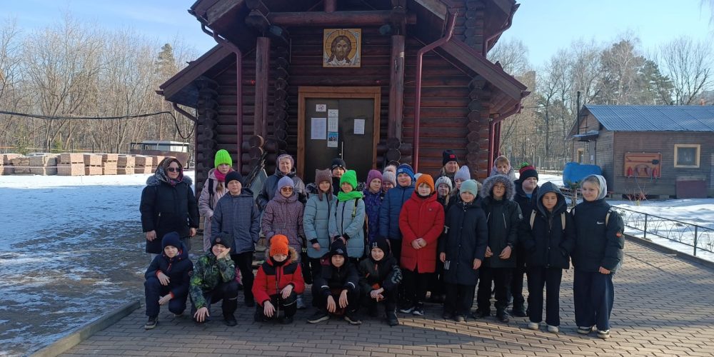 Экскурсию для школьников провели в храме Иверской иконы Божией Матери в Бабушкине