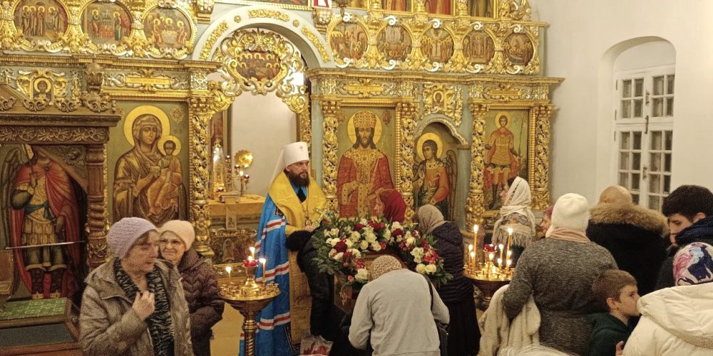 В канун Нового года митрополит Арсений совершил молебное пение на новолетие