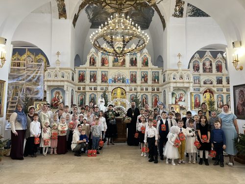 Рождественский праздник для детей в храме Живоначальной Троицы при бывшем приюте Бахрушиных