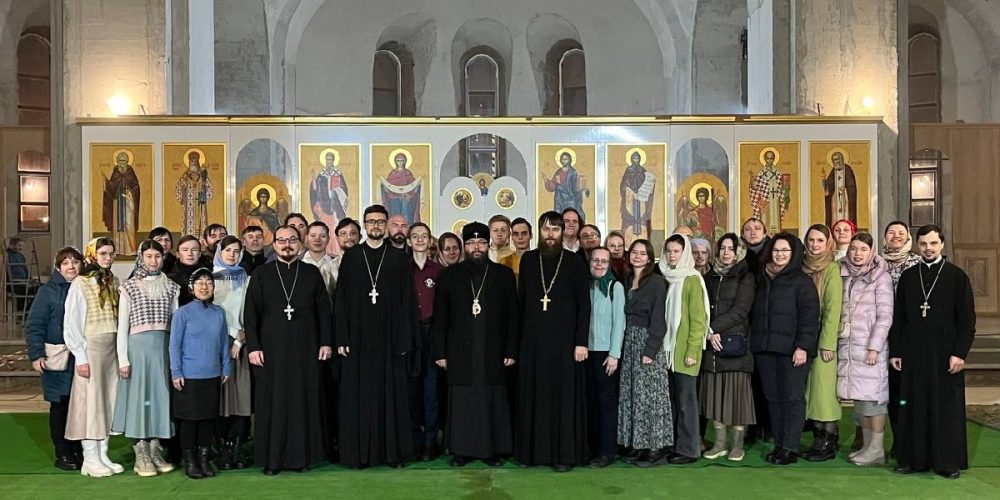 Молодежь храмов Северного, Северо-Восточного и Юго-Восточного викариатств поздравила архиепископа Егорьевского Матфея с днем памяти его Небесного покровителя