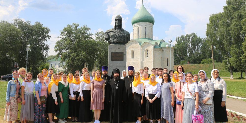 Объединенный молодежный хор Северо-Восточного и Юго-Восточного викариатств посетил г. Переславль-Залесский