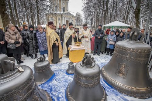 В храме Владимирской иконы Божией Матери в Виноградове состоялся чин освящения новых колоколов