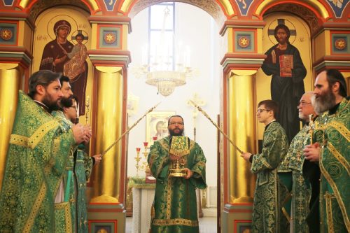 Престольный праздник молитвенно отметили в храме преподобного Серафима Саровского в Раево