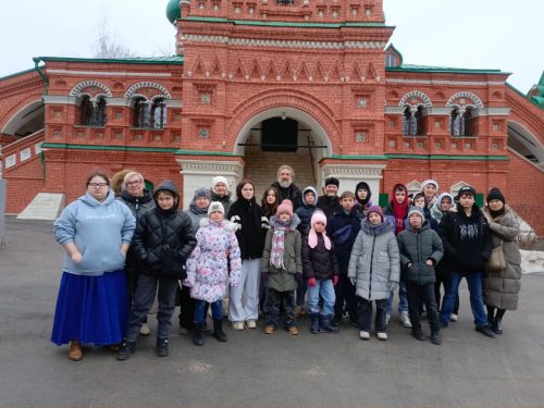 Храм Живоначальной Троицы в Останкино посетили воспитанники ЦССВ «Алые паруса»