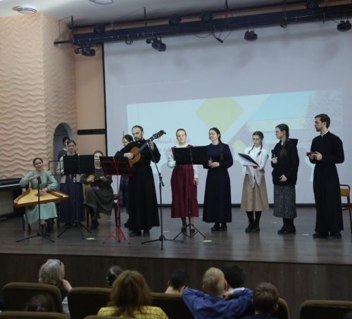 Молодежь храма святого благоверного князя Александра Невского в Лианозове с концертом посетили Семейный центр имени А.И. Мещерякова