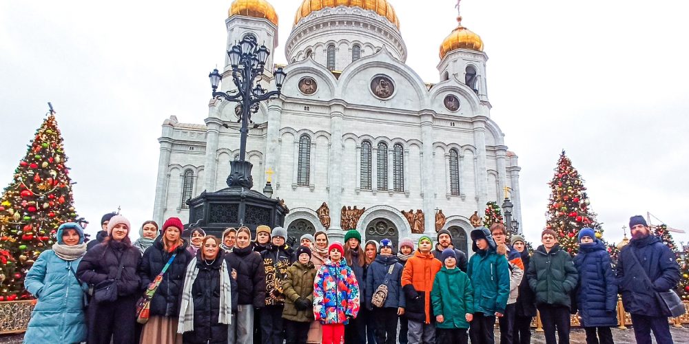 Подростки храма святых мучеников Адриана и Наталии в Бабушкине с экскурсией посетили Храм Христа Спасителя