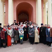 В субботу Светлой седмицы митрополит Арсений совершил молодёжную Божественную литургию в храме Живоначальной Троицы в Усадьбе Свиблово