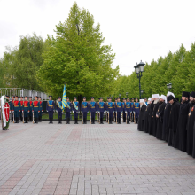 В канун 80-летия Победы митрополит Арсений вместе со Святейшим Патриархом Кириллом принял участие в церемонии возложения венка к могиле Неизвестного солдата у Кремлевской стены