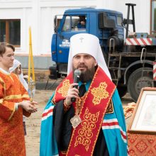Митрополит Арсений возглавил чин освящения креста на здание Духовно-просветительского центра при храме Успения Пресвятой Богородицы в Останкине, на Березовой аллее