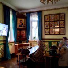 В рамках программы «Московское долголетие» при храме святых мучеников Адриана и Наталии в Бабушкине прошла очередная встреча членов Киноклуба