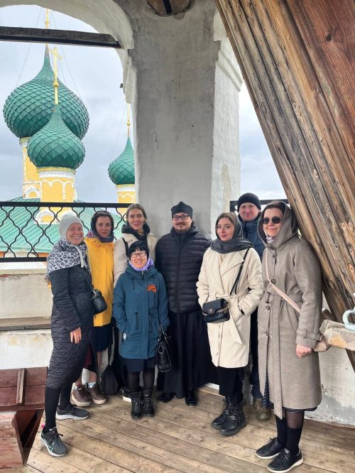Молодежь храма иконы Божией Матери «Отрада и Утешение» в Ярославском посетила святые места Ярославской и Тверской областей 
