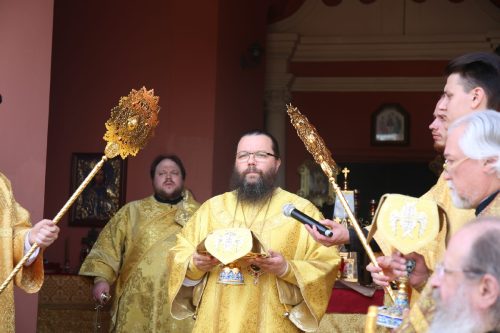 В день своего рождения архиепископ Егорьевский Матфей совершил Божественную литургию в храме Живоначальной Троицы в усадьбе Свиблово