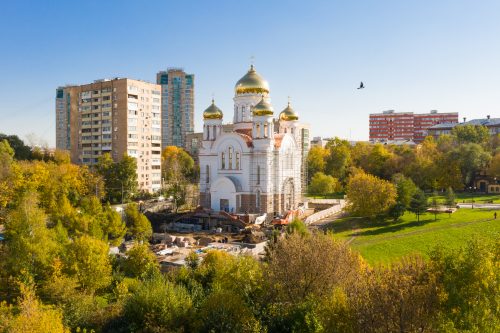 Завершается строительство храма Святых равноапостольных Мефодия и Кирилла на пересечении улиц Малахитовая и Бажова