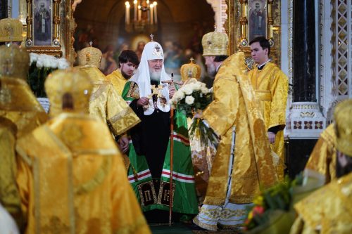 Вечером в праздник Рождества Христова архиепископ Егорьевский Матфей сослужил Святейшему Патриарху Кириллу в Храме Христа Спасителя