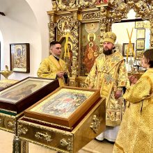 Митрополит Арсений возглавил всенощное бдение в храме Живоначальной Троицы в усадьбе Свиблово