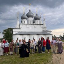 Прихожане храма Ризоположения в Леонове совершили паломничество ко Святыням Романова-Борисоглебска