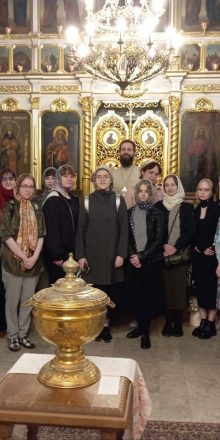 Религиоведы из РГГУ посетили храм Ризоположения в Леонове