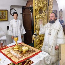 Митрополит Арсений совершил Божественную литургию в храме Живоначальной Троицы в усадьбе Свиблово