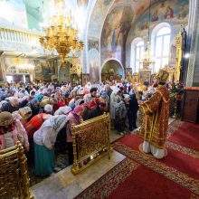 Митрополит Арсений возглавил Литургию в день престольного праздника в храме святых мучеников Адриана и Наталии в Бабушкине