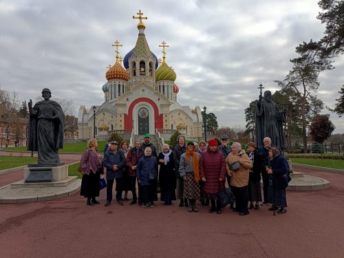 Прихожане храма Живоначальной Троицы в усадьбе Свиблово совершили паломничество в храмы Переделкино