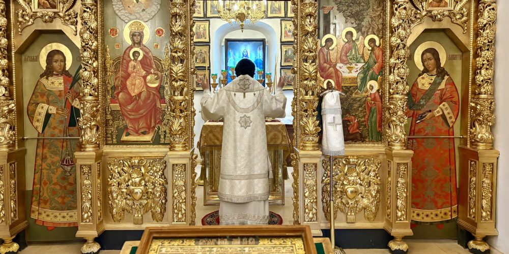 В день памяти святой равноапостольной Марии Магдалины митрополит Арсений совершил Литургию в храме Живоначальной Троицы в усадьбе Свиблово
