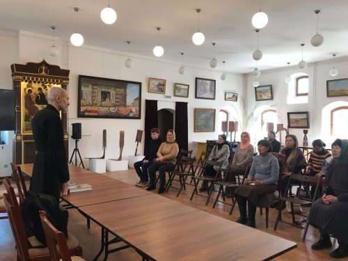 Лекция на тему «Богослужения Страстной седмицы» в храме преподобного Серафима Саровского в Раеве