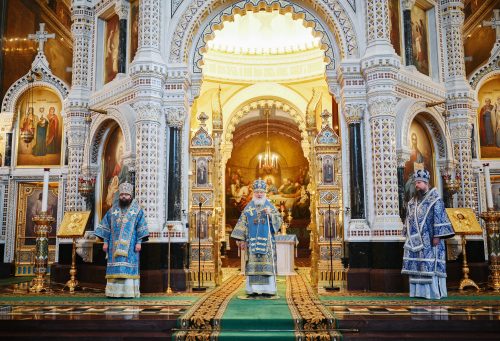 В праздник Сретения Господня архиепископ Егорьевский Матфей сослужил Святейшему Патриарху Кириллу за Божественной литургией в Храме Христа Спасителя