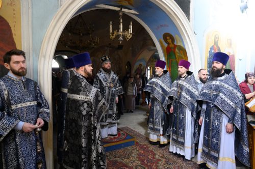 Митрополит Арсений совершил Литургию Преждеосвященных Даров в храме Положения Ризы Пресвятой Богородицы во Влахерне, что в Леонове