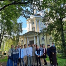 Ученики 7 класса православной школы Знак» посетили с экскурсией храм Владимирской иконы Божией Матери в Виноградове