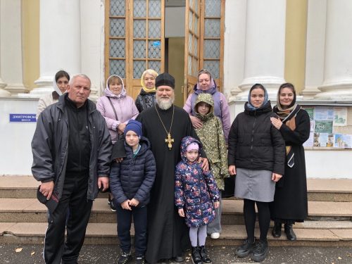 Настоятель храма Владимирской иконы Божией Матери в Виноградове провел экскурсии по храму для всех желающих