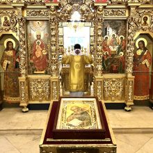 Митрополит Арсений совершил Божественную литургию в храме Живоначальной Троицы в усадьбе Свиблово