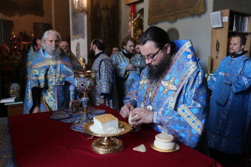 Архиепископ Егорьевский Матфей совершил Литургию в храме Тихвинской иконы Божией Матери в Алексеевском