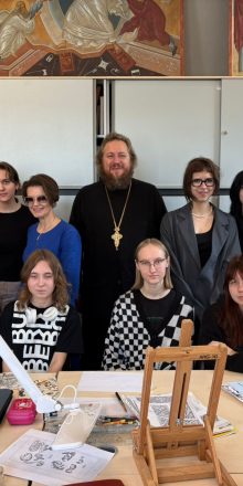 Клирик храма иконы Божией Матери «Нечаянная Радость» в Марьиной Роще провел первое занятие на факультете иконописи Колледжа дизайна и декоративного искусства имени С.Г. Строганова