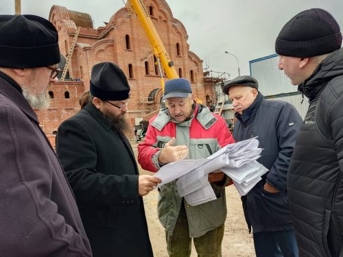 Состоялось выездное совещание по строительству храма Казанской иконы Божией матери, который возводится на Северо-Востоке Москвы