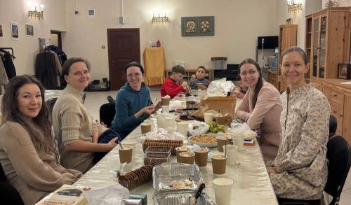 Сообщество «Смотрите шире» провели встречу в храме иконы Божией Матери «Неопалимая Купина» в Отрадном