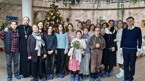 Социальная служба и прихожане храма Положения Ризы Пресвятой Богородицы во Влахерне, что в Леонове поздравили пациентов хосписа «Ростокино»