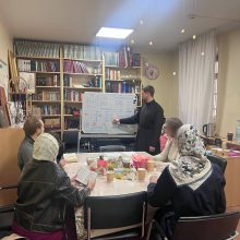 В храме Живоначальной Троицы в Останкино возобновились занятия по церковнославянскому языку